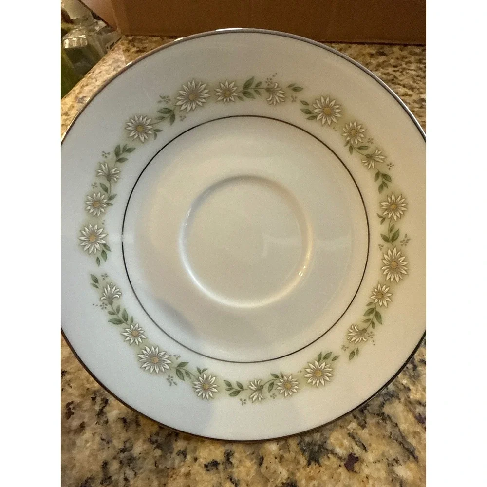 Noritake Trilby 6908 Saucer White Daisy Floral Silver Trim Japan Fine 5.75